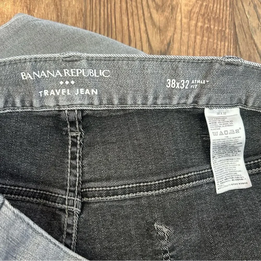 Banana Republic Travel Jean Faded Black Wash Size 38 W 29.5 Inseam